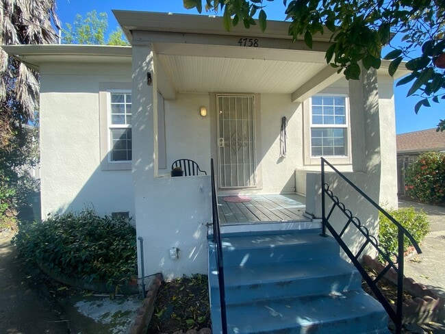Photo - Pleasanton, Charming Downtown Living, Walk to Main St. 3 bed / 1 bath – Large Yard! Great schools