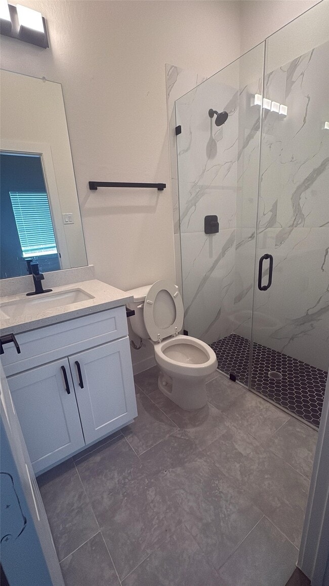 Photo - 605 Center St