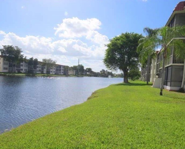 Photo - 9511 N Hollybrook Lake Dr Unidad 305