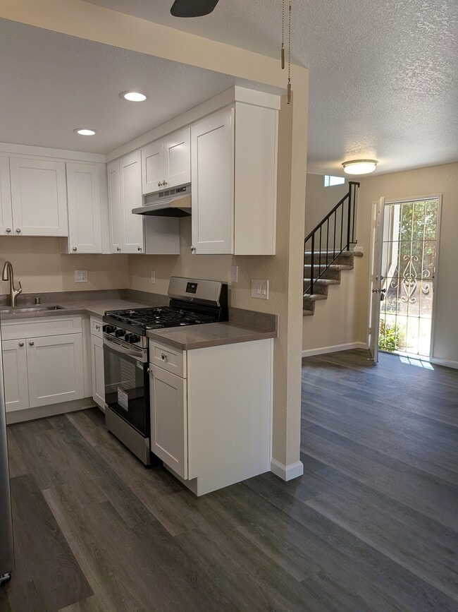 Photo - 960 Memorial Dr Townhome