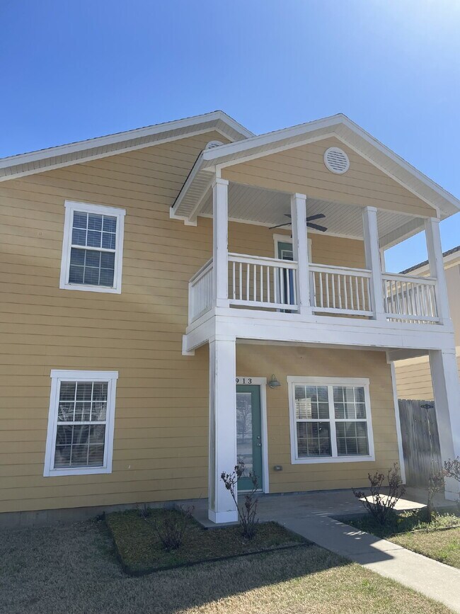 Building Photo - 3913 SW Peachwood Dr