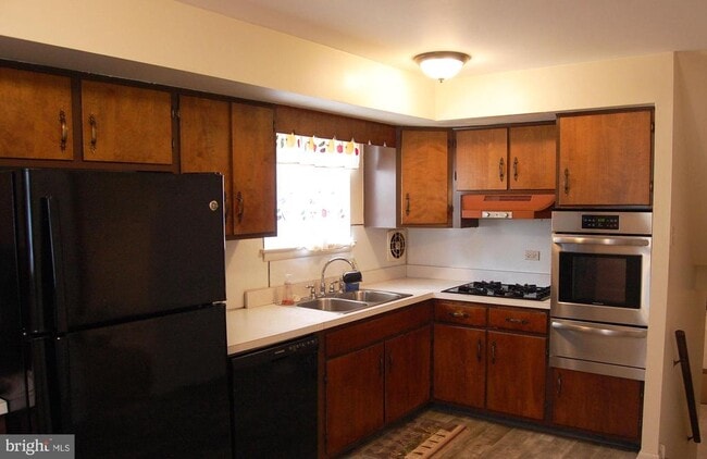 Photo - 979 Glasgow St