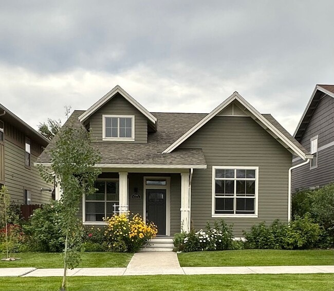 Building Photo - Four Bedroom on the Pocket Park Rental