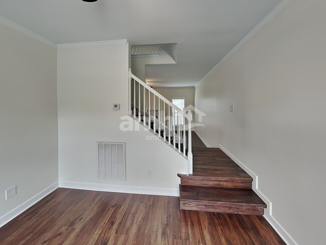 Photo - 3047 Romain Trail