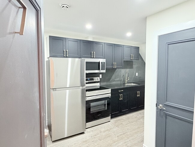 Building Photo - 691 Ouellette Ave Unit 7