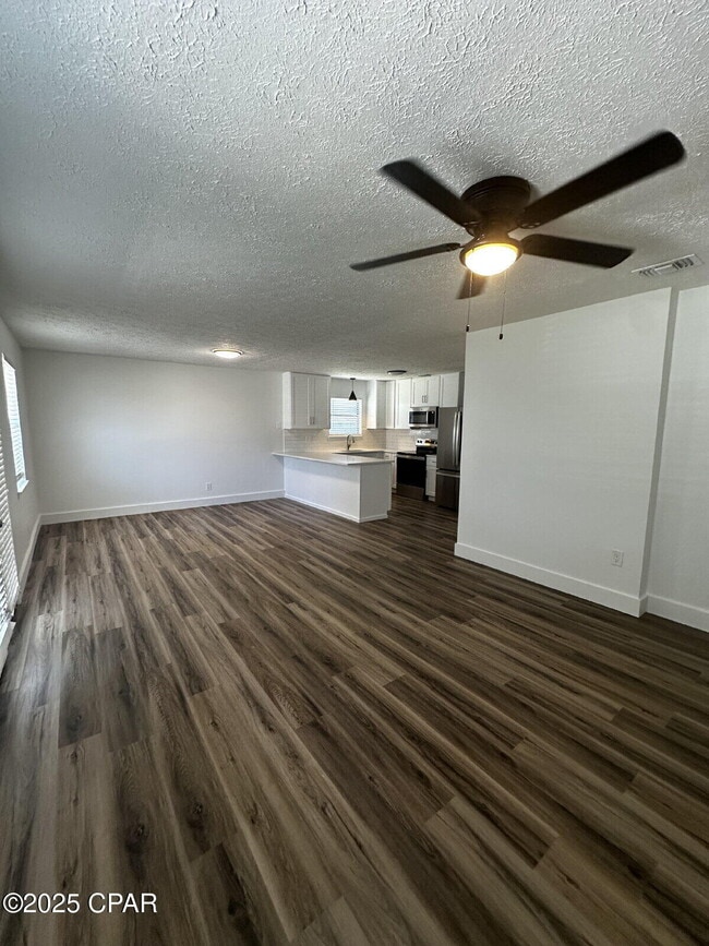 Photo - 615 Gardenia St