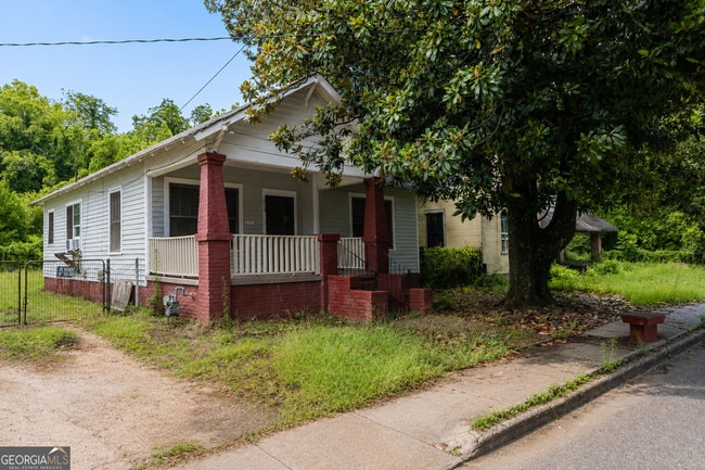 Photo - 672 Bowden St