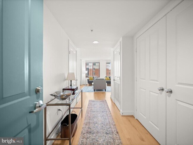 Photo - 1205 N Garfield St Unidad 804