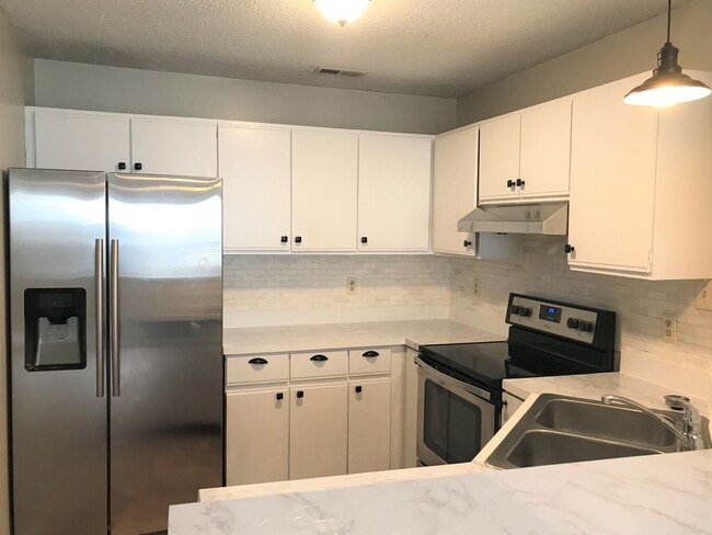 Photo - Charming 3 bedroom 2 bathroom Home In Aragona Village!