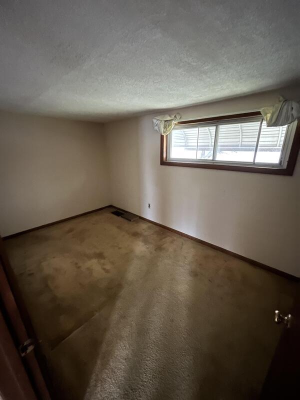 Photo - 202 St Clair Ave SW