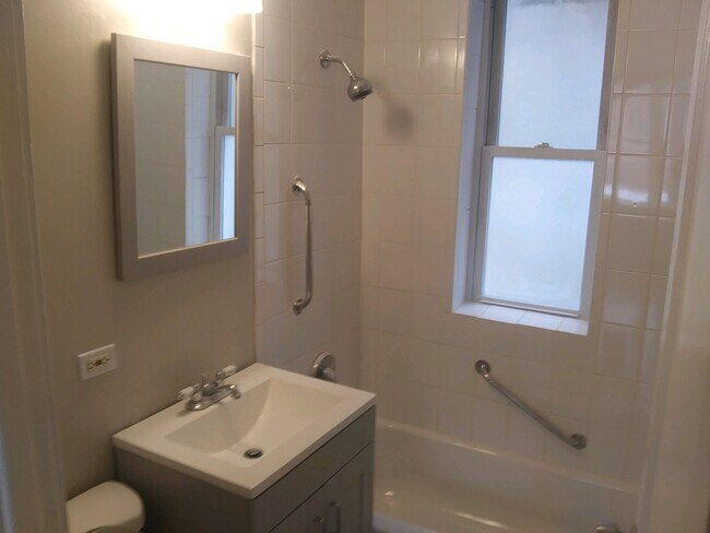 Bathroom - 1700 N Meade Ave Unit 2
