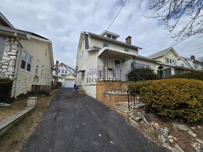 Building Photo - 1504 Compton Terrace Rental