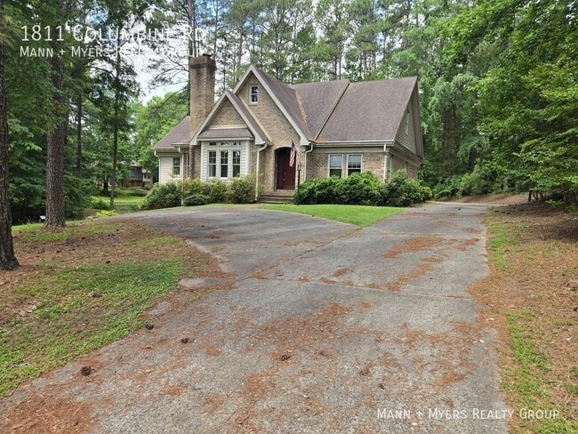Building Photo - 1811 Columbine Rd