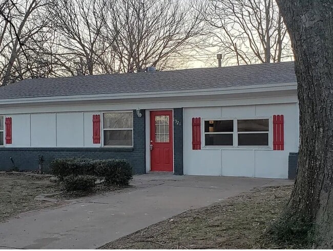 Building Photo - 1321 Mallard Dr