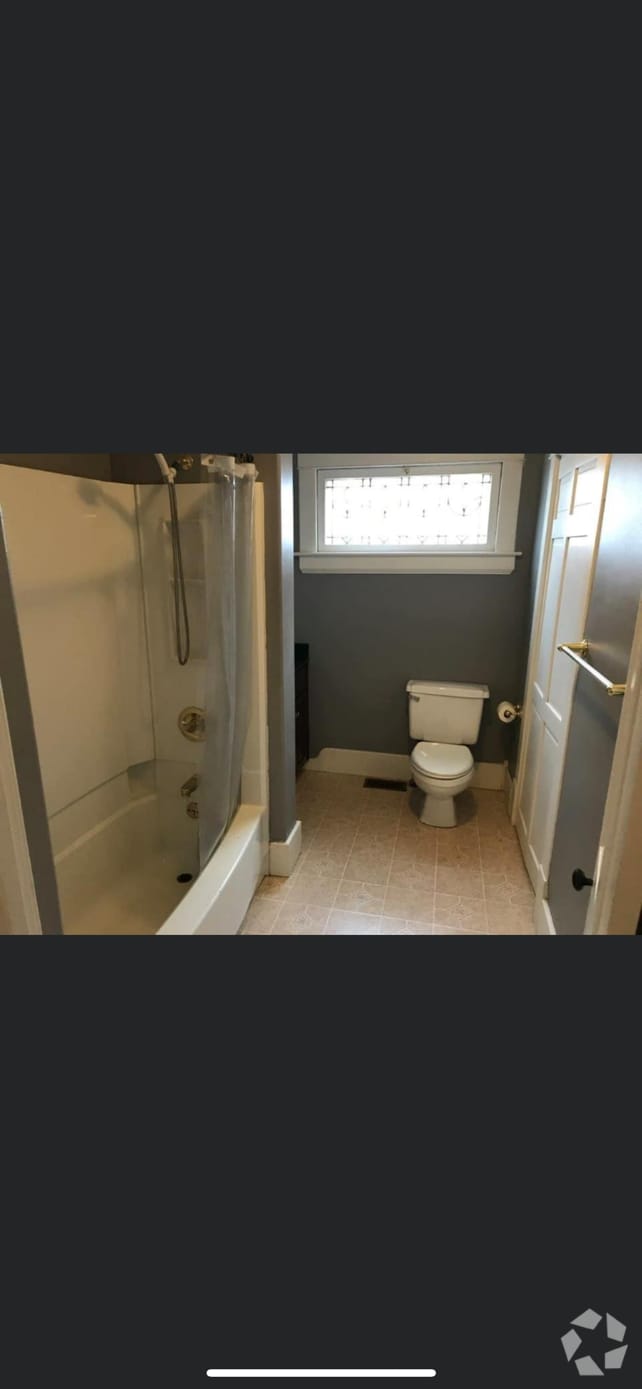 Building Photo - 301 N Maple St Rental