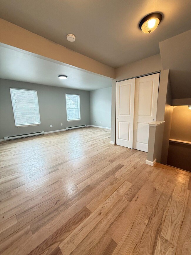 Photo - 845 Poplar St
