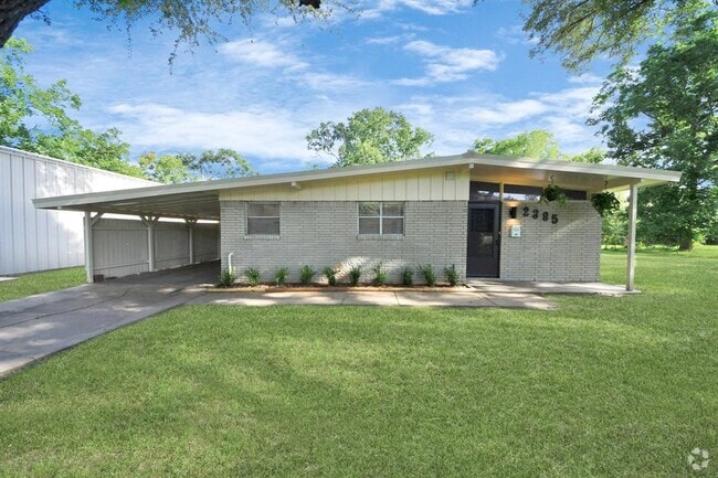 Building Photo - 2385 W Coombs St Rental