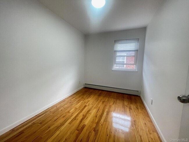 43-16 223rd St Unidad 2nd Floor