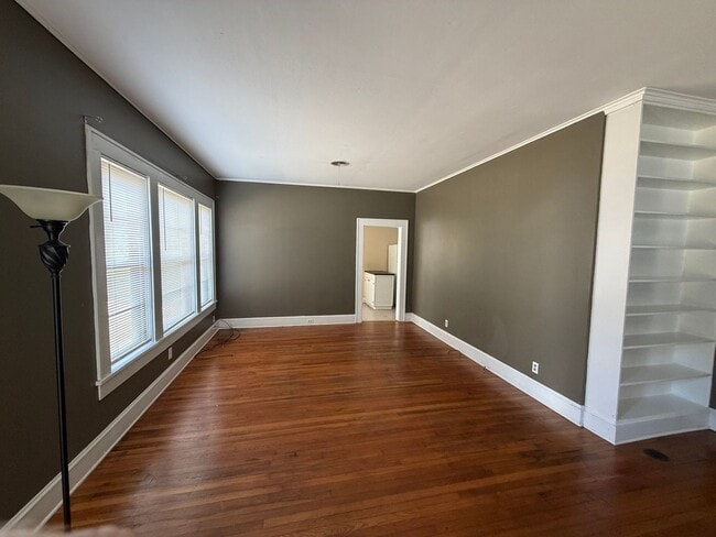 3432 Broadmoor Blvd