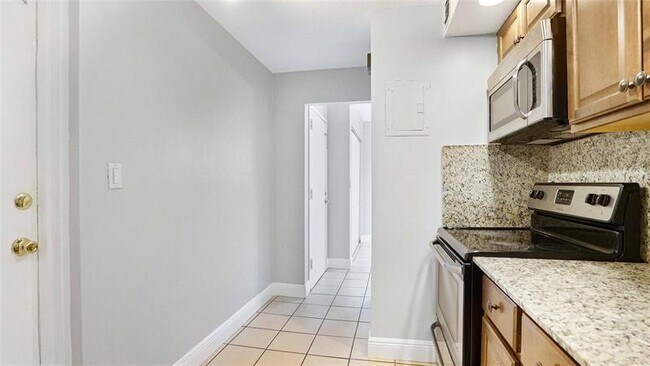 Photo - 3111 Oakland Shores Dr Unit F108