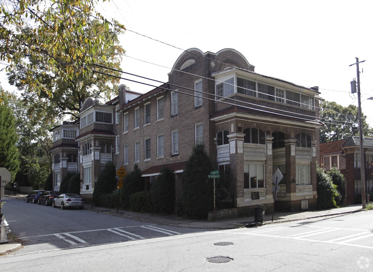 Photo - 461 N Highland Ave NE