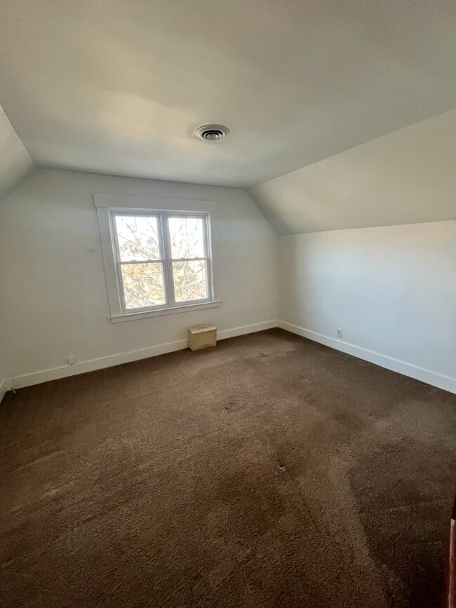 Photo - 947 Campbell Ave Unit 3rd Floor