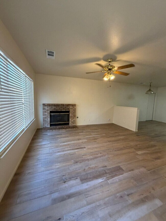Photo - 2590-2596 Bright St Unit 2592 - LD 329