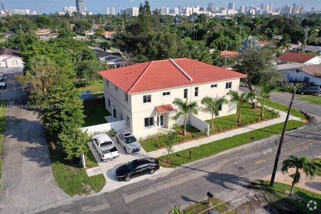 Building Photo - 785 SW 7th Ave Rental