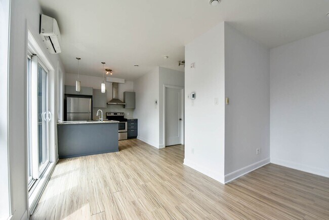 Photo - 6600 Av. de Darlington Unit 205