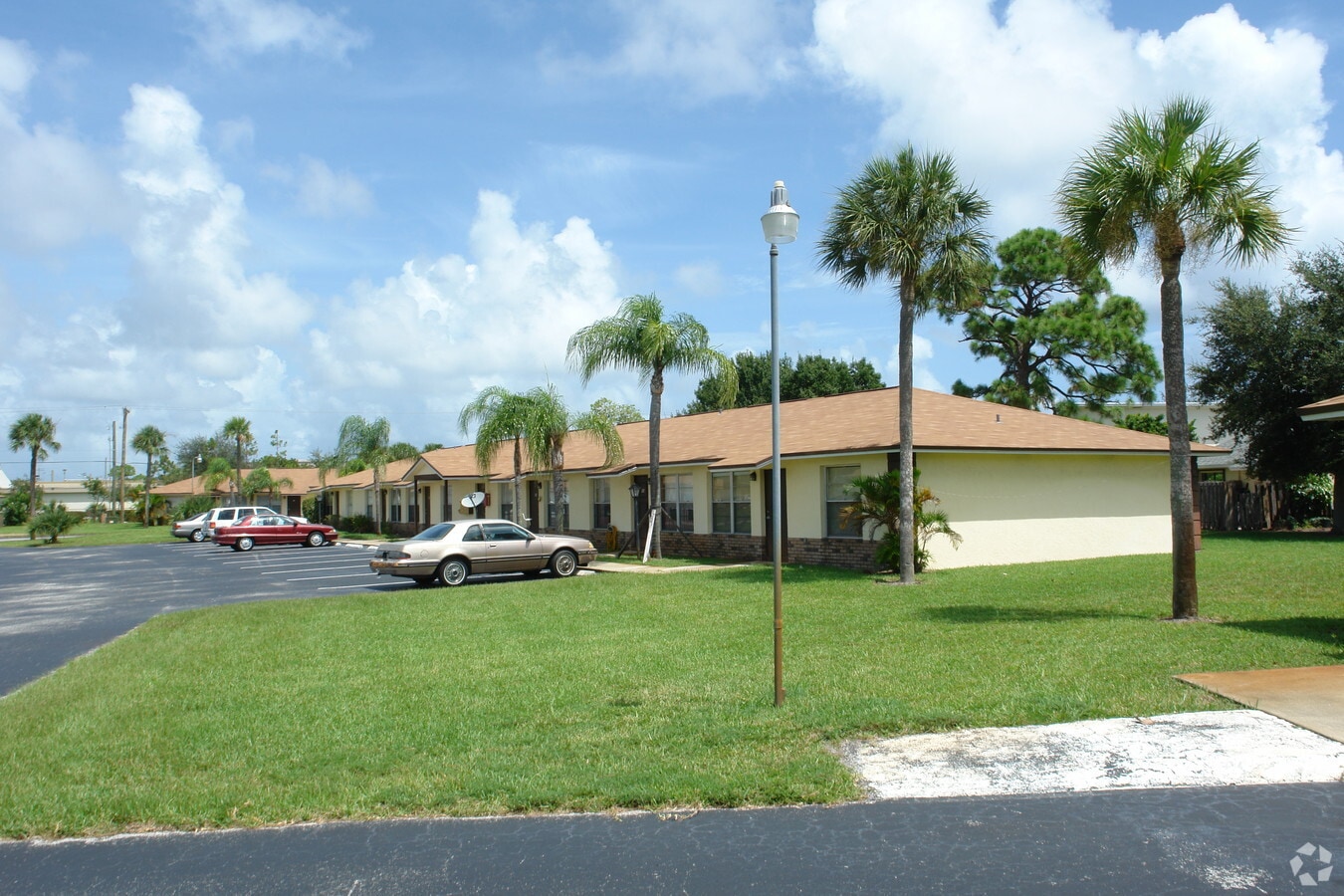 Stephenson Manor - Stephenson Manor Apartments