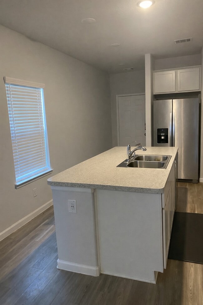 Photo - 20935 Endeavor St