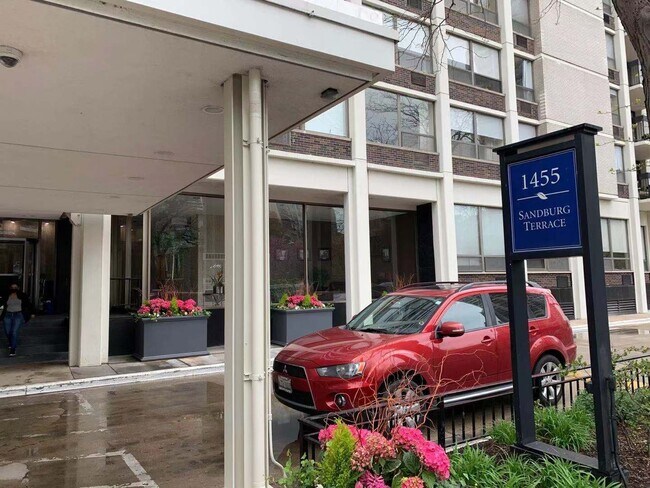 Photo - 1455 N Sandburg Terrace Condo Unit 1703