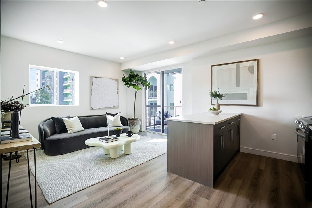 Photo - 5717 Carlton Way Unit 605