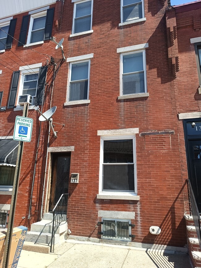 Photo - 137 Moore St