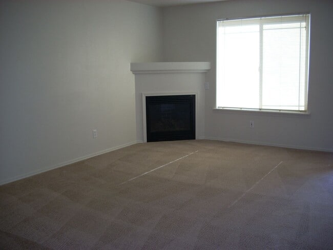 Photo - Conveniently Located 2 Bed/1.5 Bath Townho... Unit 1716