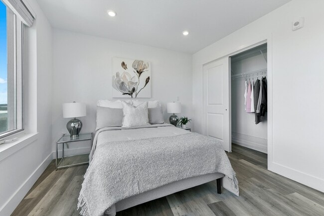 Photo - 585 Essex St Unit 716