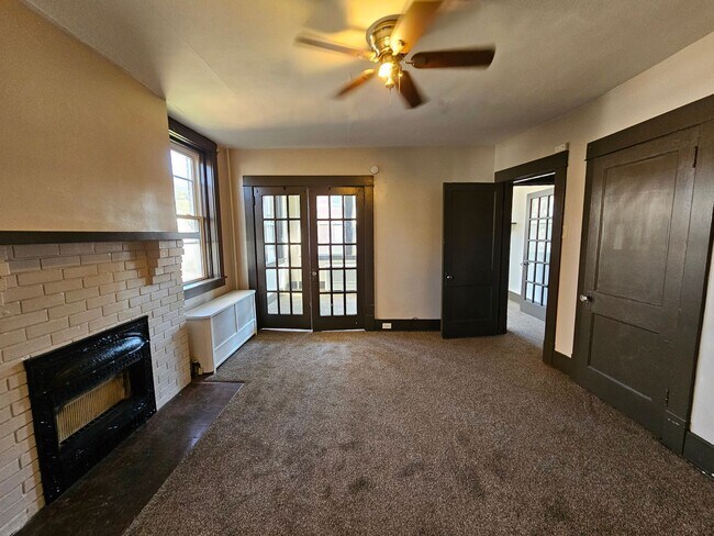 Photo - Spacious 3 bedroom 1 bathroom Apartment for rent! Unit 1