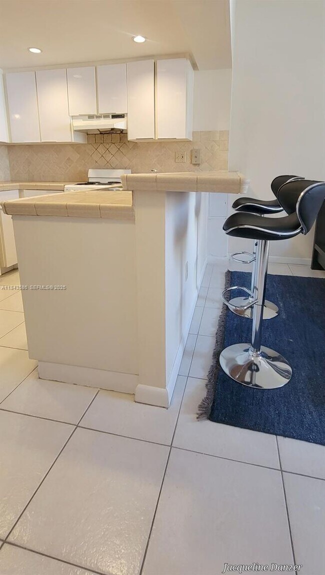 Photo - 540 Brickell Key Dr Unit 307