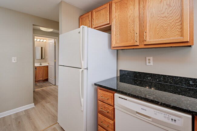 Photo - Astor Court Apartments