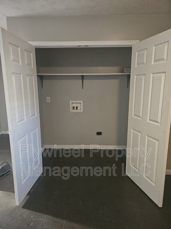 Photo - 2074 Leota St