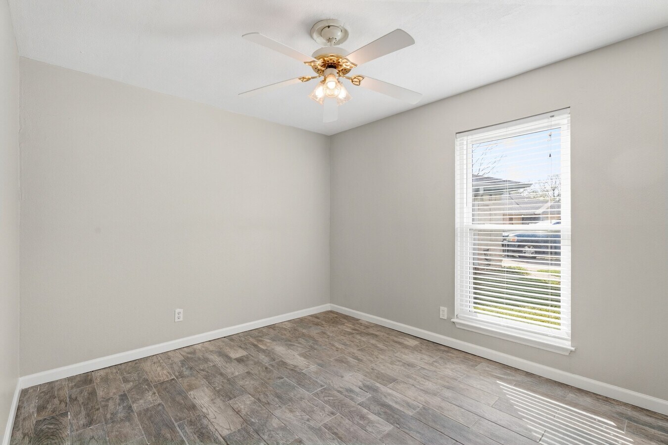 Photo - 3214 White Sail