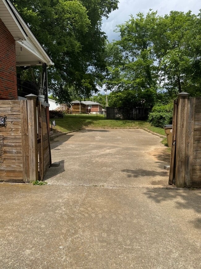 Photo - 568 Whispering Hills Dr