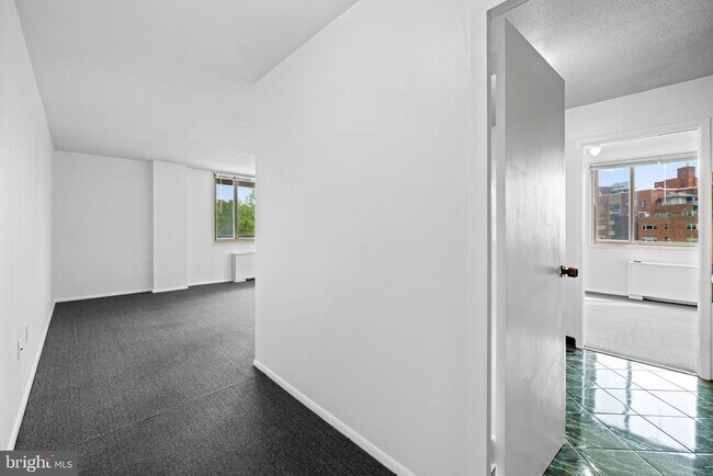 Photo - 1 E University Pkwy Unit 502