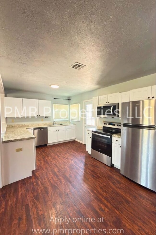 Photo - 3 Bedrooms / 2 Bathrooms House