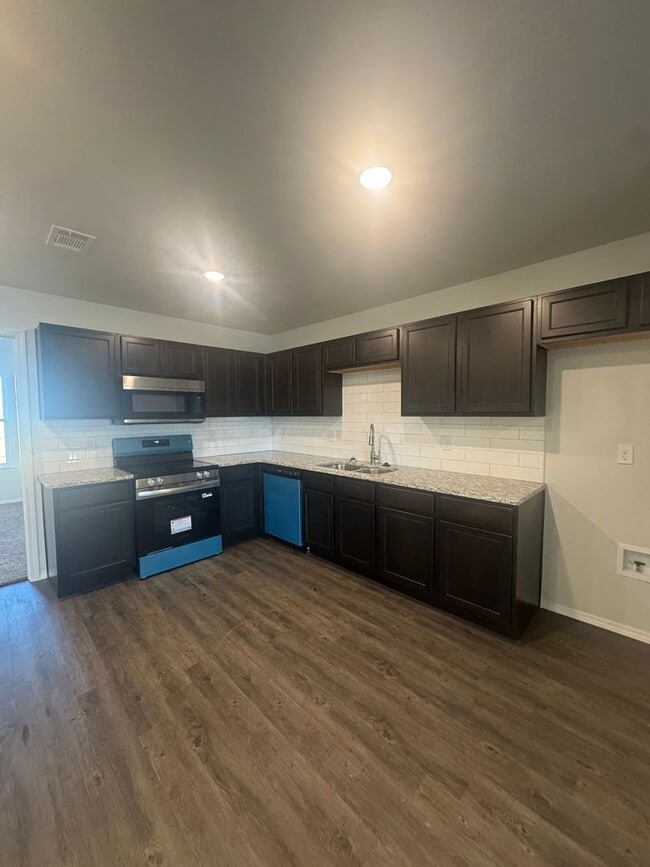 Photo - New build "Be the 1st to live THERE" 3/2/2 CISD 1/2 off special 1st month's rent