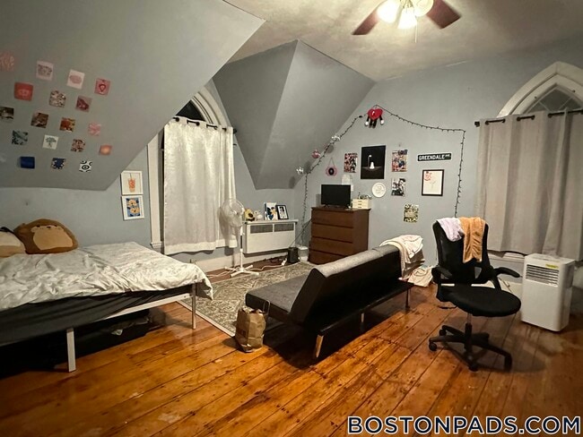 Building Photo - 139 Hillside St