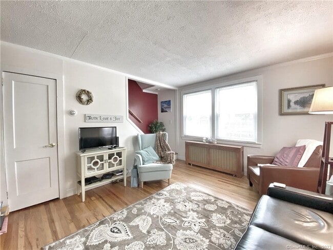 Photo - 249 Melville Dr
