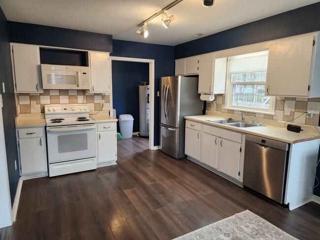 Photo - 3 Bedroom 2 Bath Rancher in Midlothian!