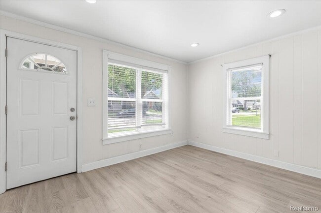 Building Photo - 190 Main St Unit 2