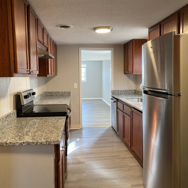 Photo - 332 N Cedar Ave